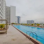 Encantador y moderno estudio con piscina a pasos del aeropuerto