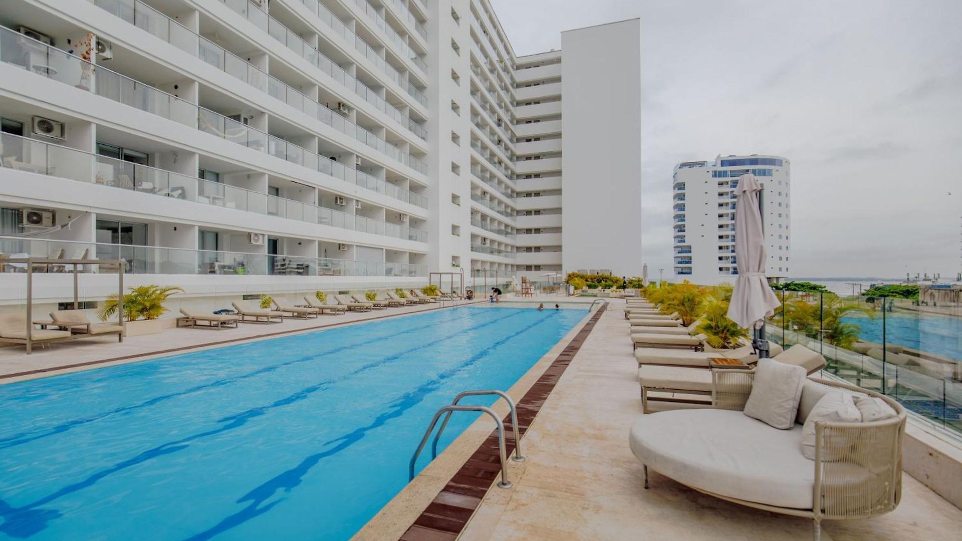 Encantador Y Moderno Estudio Con Piscina A Pasos Del Aeropuerto *
