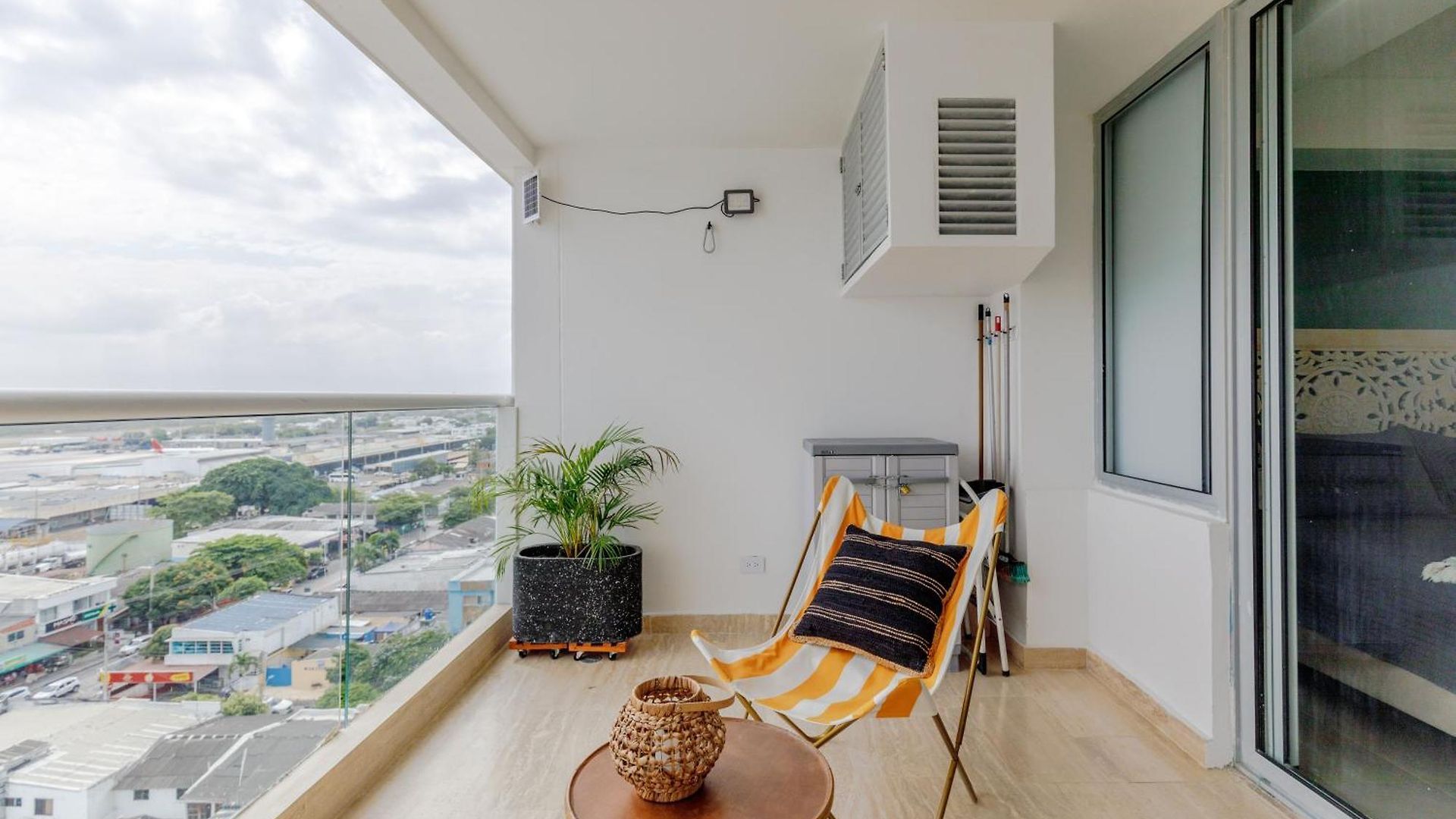 Encantador Y Moderno Estudio Con Piscina A Pasos Del Aeropuerto *