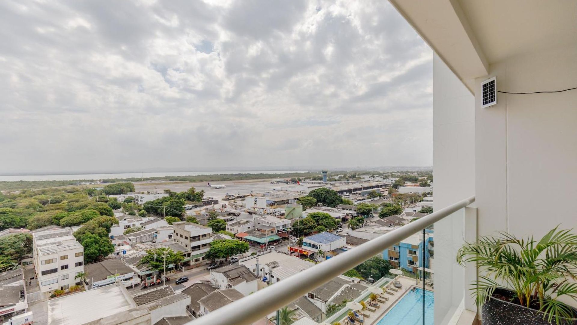 Apartamento Encantador Y Moderno Estudio Con Piscina A Pasos Del Aeropuerto Cartagena