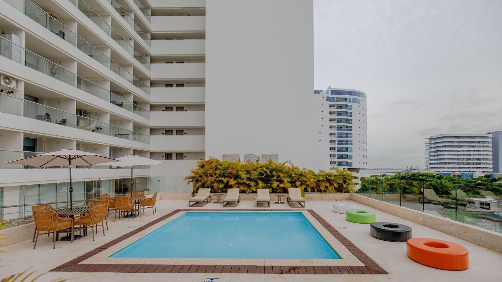 Apartamento Encantador Y Moderno Estudio Con Piscina A Pasos Del Aeropuerto *